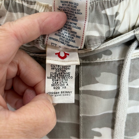 True Religion camo print joggers size XSmall khaki cream street comfy - Picture 3 of 6